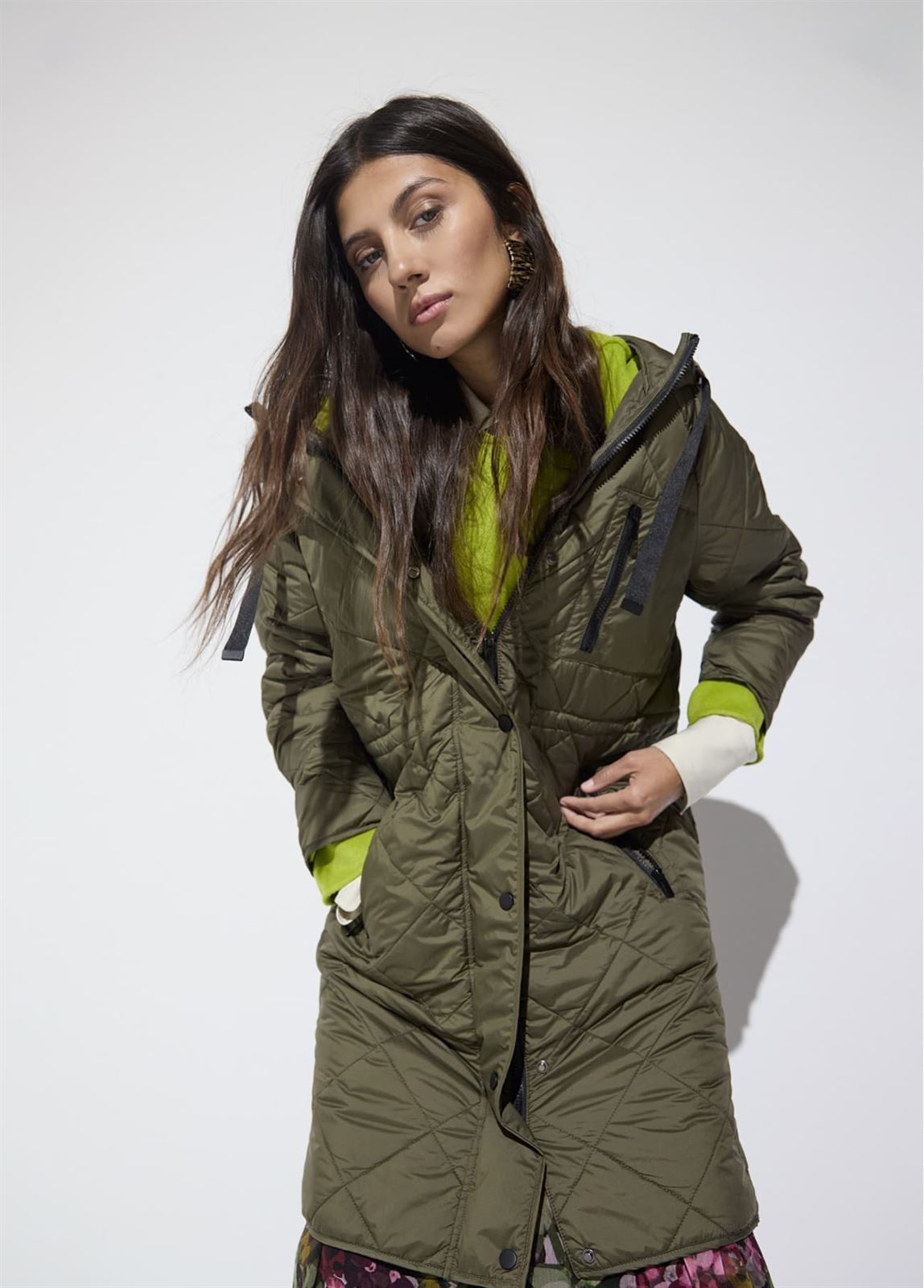Anorak Lola Casademunt Fino Pielcha Kaki LF2601026 060 - Imagen 4