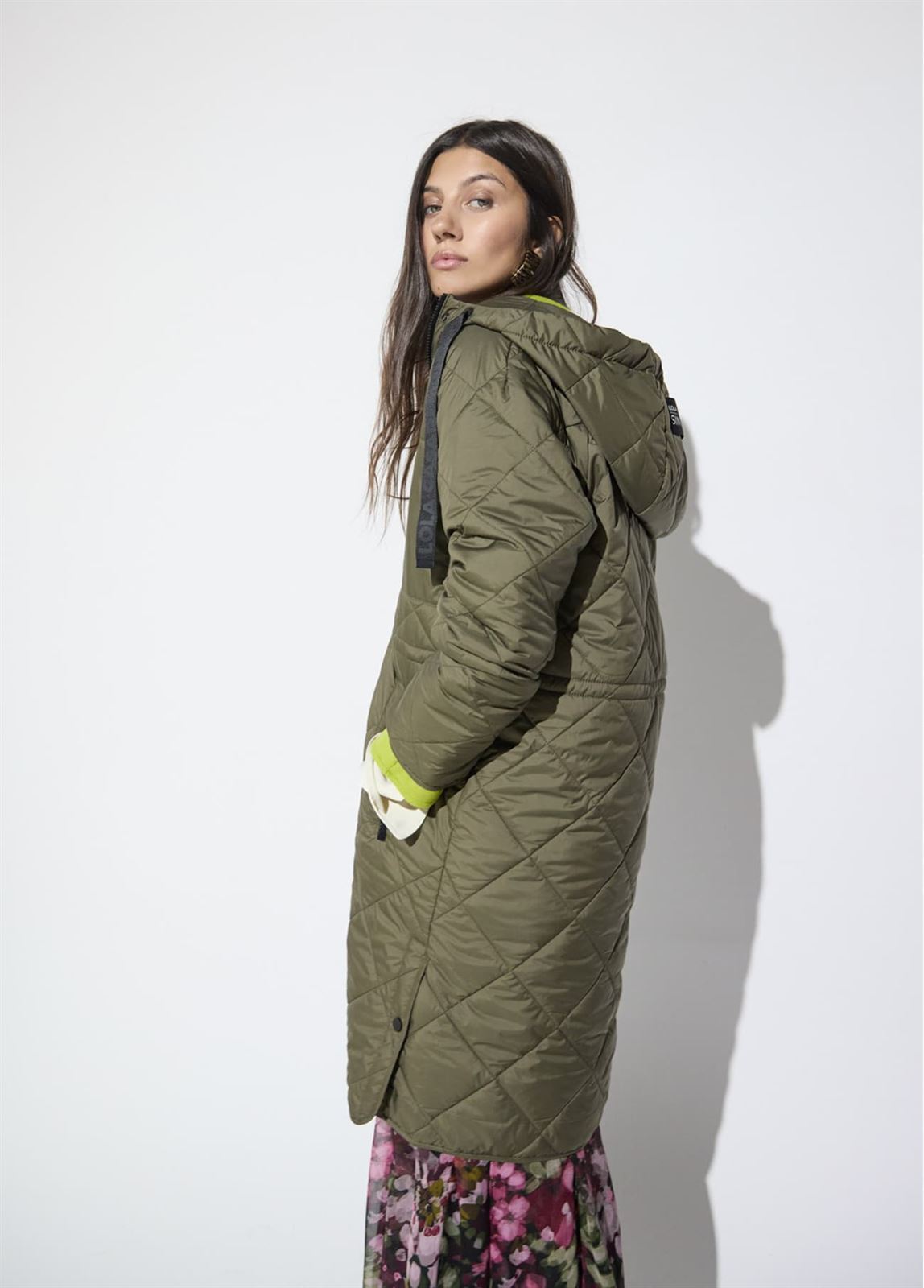 Anorak Lola Casademunt Fino Pielcha Kaki LF2601026 060 - Imagen 5