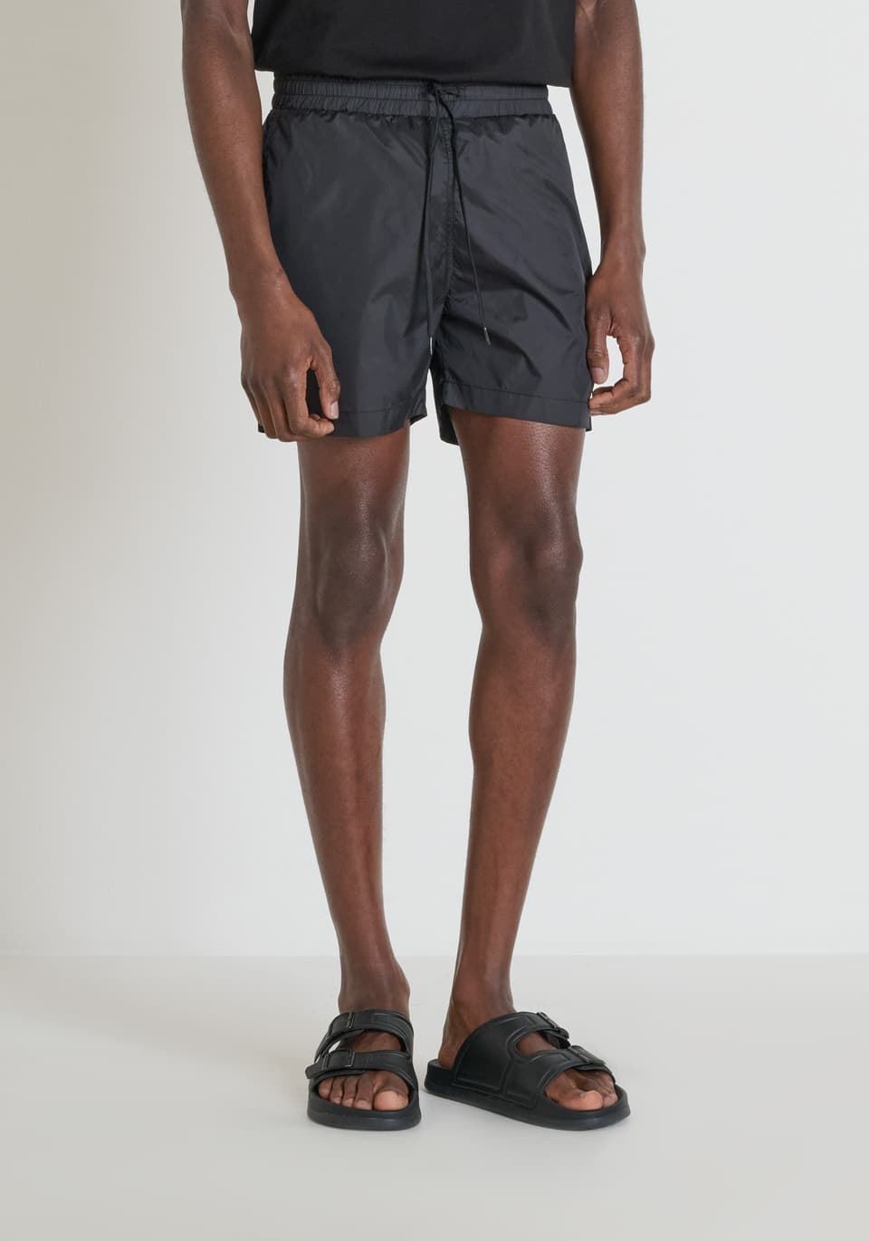 Bañador Antony Morato Beachwear Regular Fit in Quick Black MBW00087 FA600054 9000 - Imagen 1