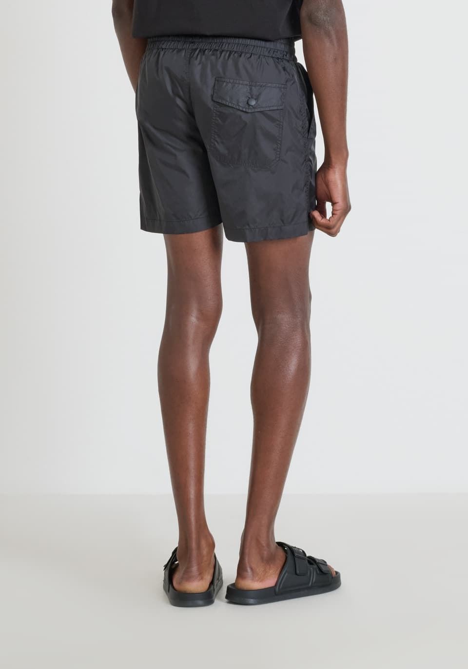 Bañador Antony Morato Beachwear Regular Fit in Quick Black MBW00087 FA600054 9000 - Imagen 2