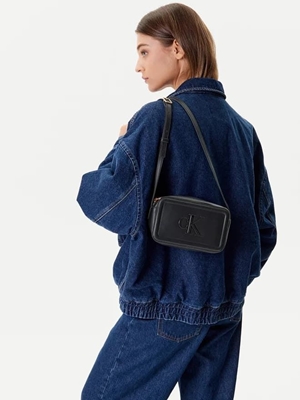 Bolso Calvin Klein Black Bold CK Camera Bag LV04F3320G UB1 - Imagen 2