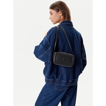 Bolso Calvin Klein Black Bold CK Camera Bag LV04F3320G UB1 - Imagen 2
