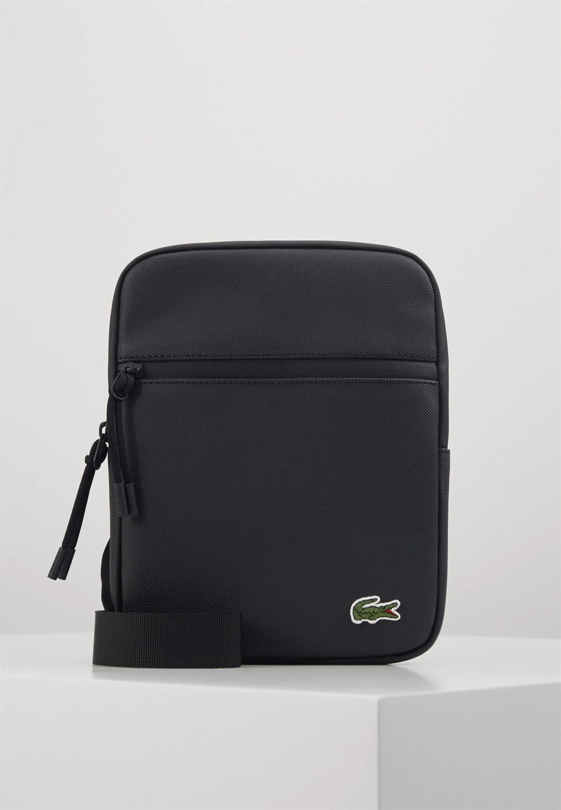 Bolso Lacoste M Flat Crossover Bag Noir NH3308LV 000 - Imagen 1