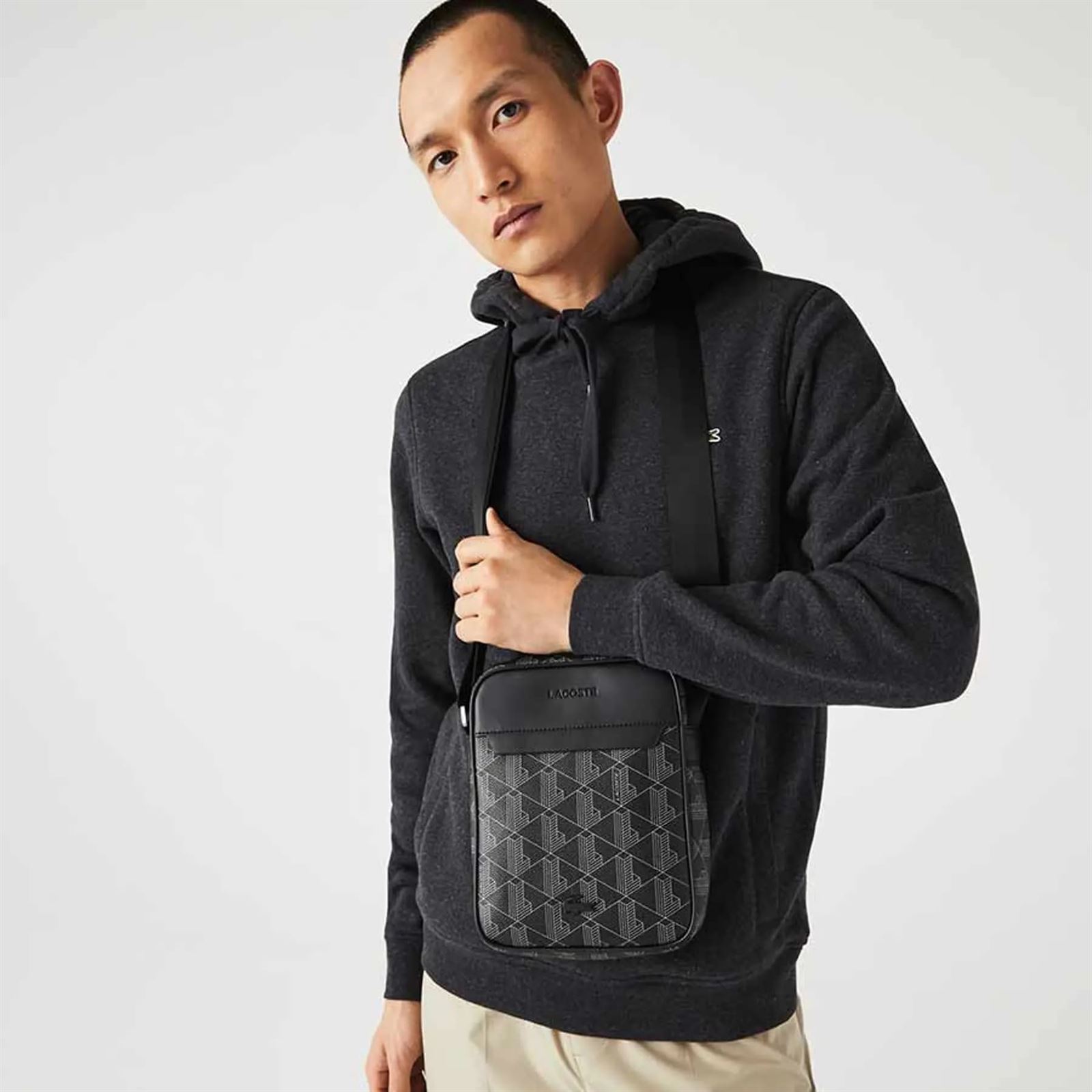 Bolso Lacoste NH3653LX Allover Monogram Noir - Imagen 3