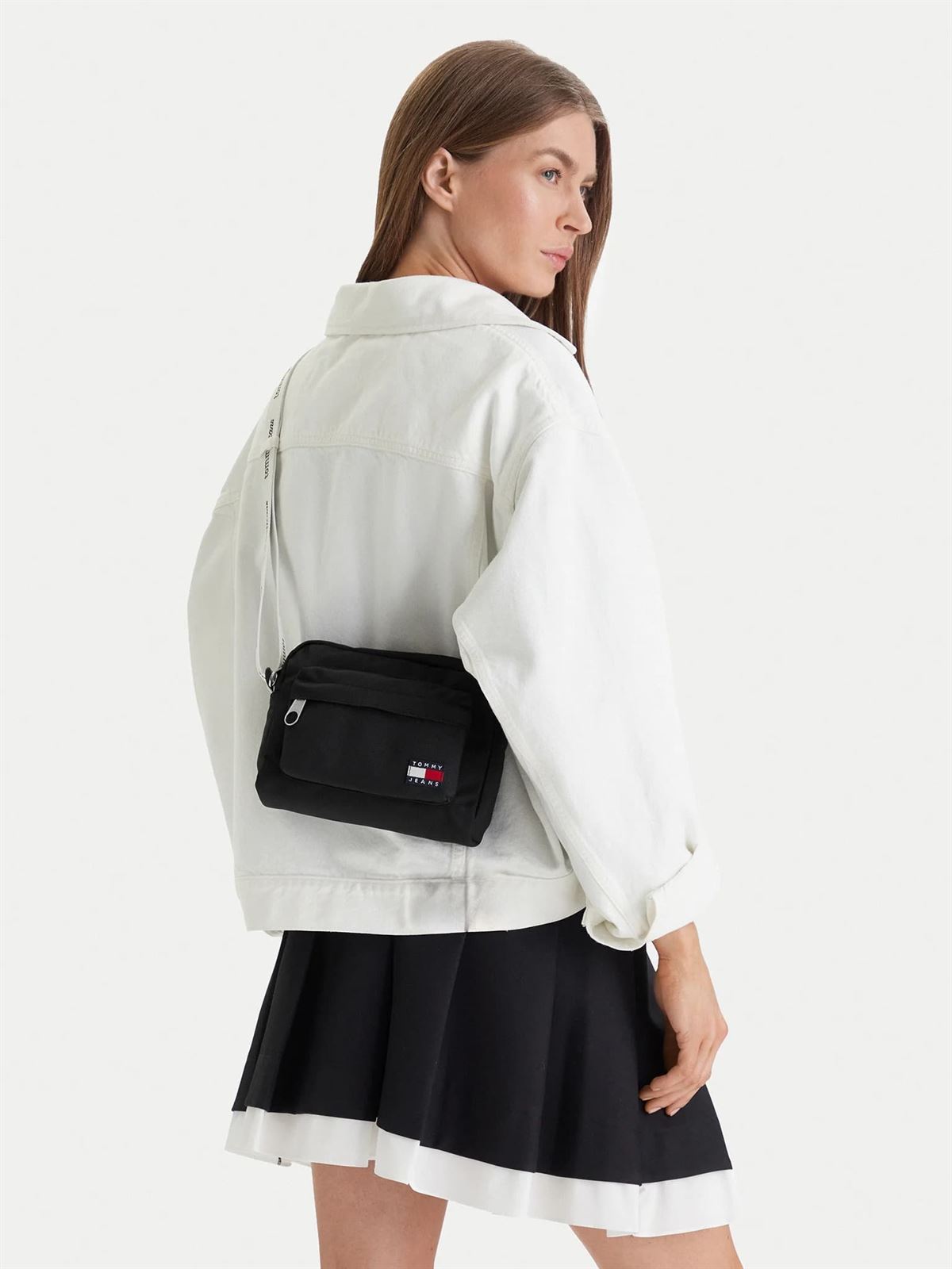Bolso TOMMY JEANS AW0AW18462 BDS negro - Imagen 1