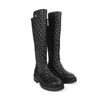 Bota Lola Casademunt con Mini Tachas y Cadena Negro LF2605001 - Imagen 1