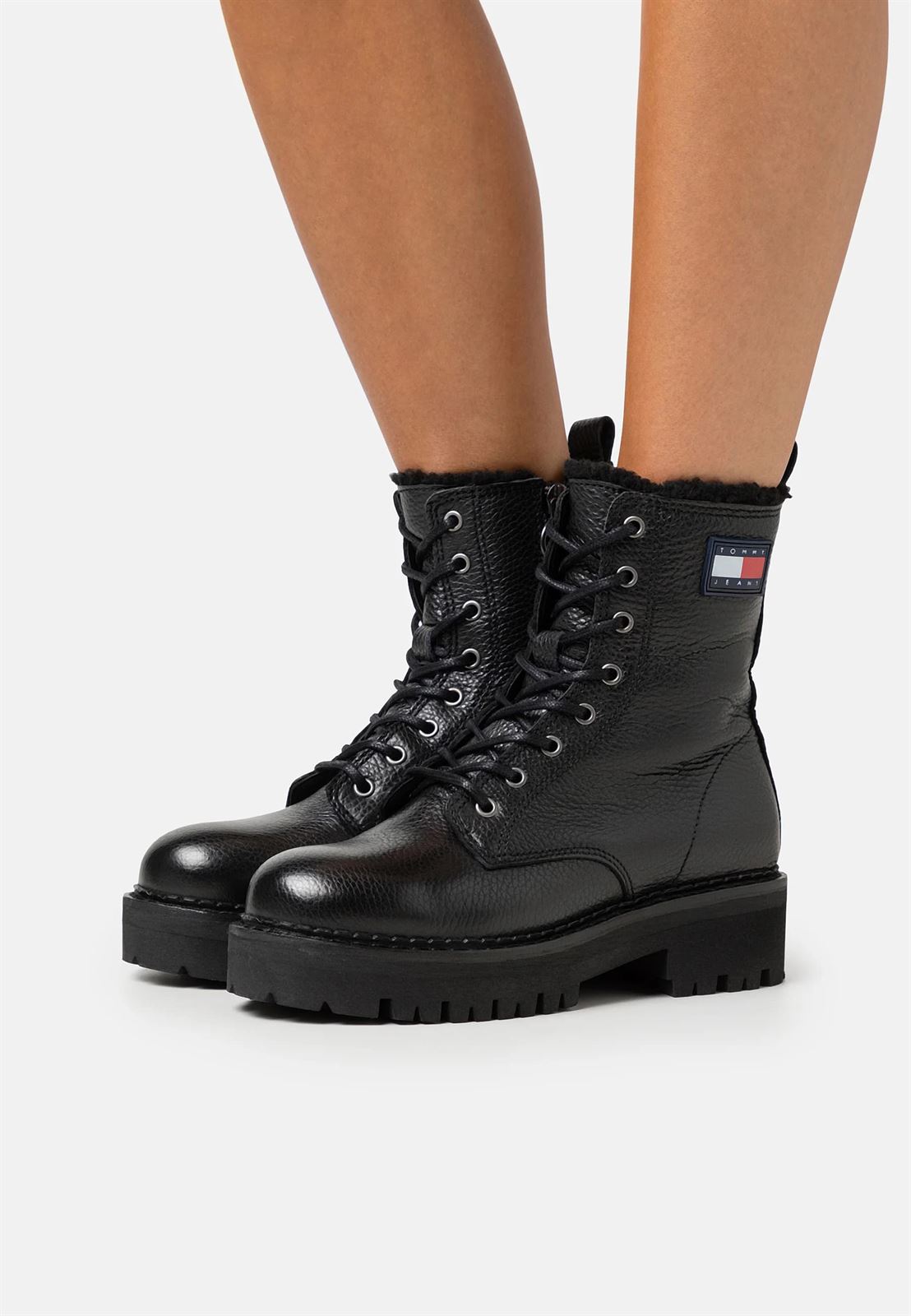 Botas Tommy Jeans TJW URBAN BOOT TUMBL black - Imagen 2