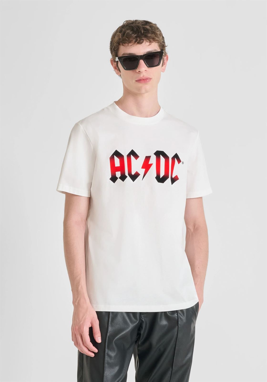 Camiseta ACDC Antony Morato Regular Fit MMKS02570 FA100240 1011 - Imagen 1