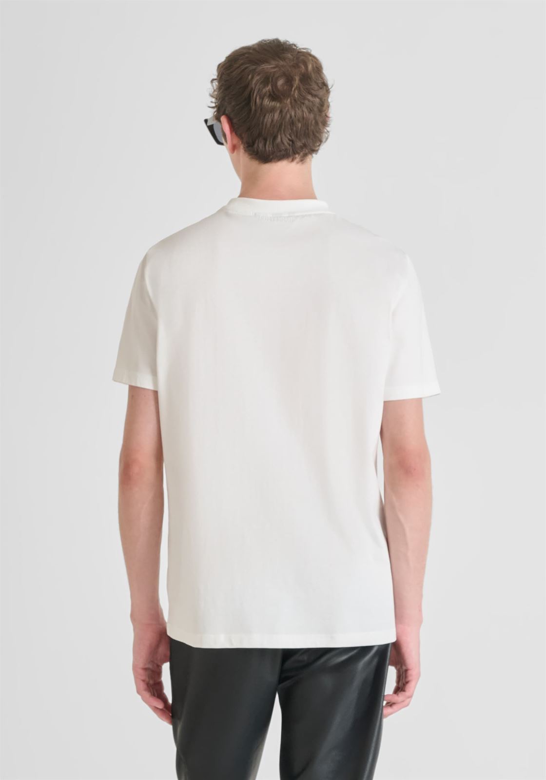 Camiseta ACDC Antony Morato Regular Fit MMKS02570 FA100240 1011 - Imagen 2