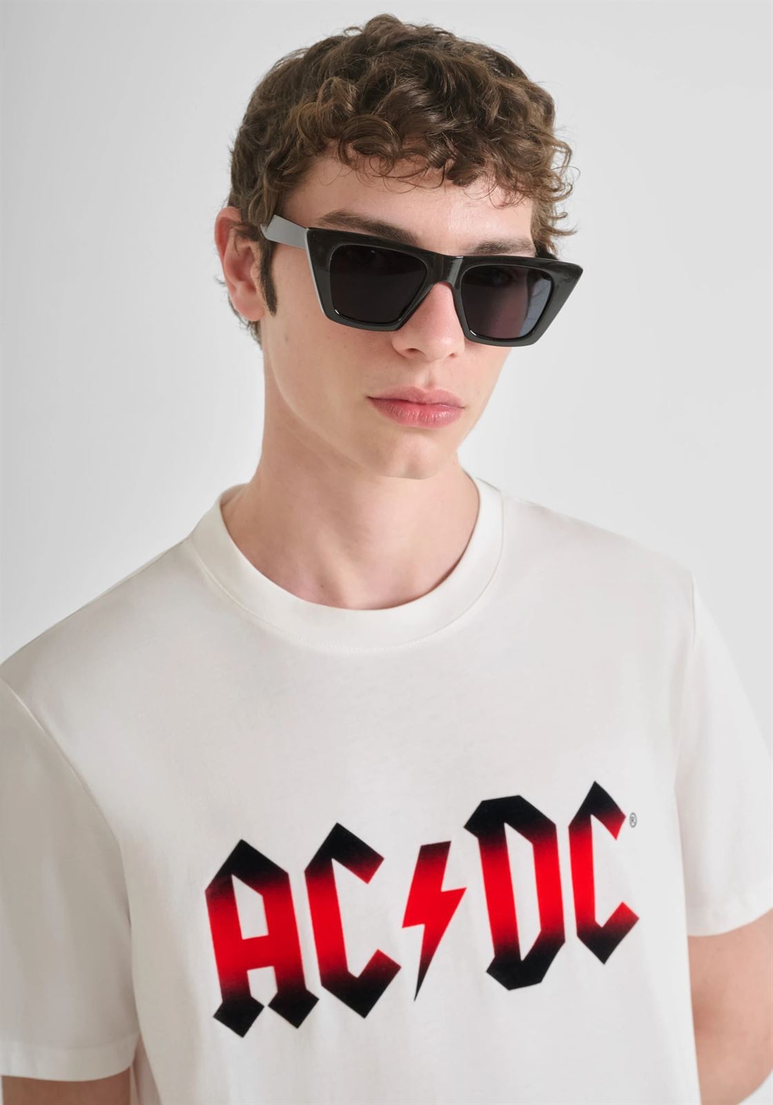 Camiseta ACDC Antony Morato Regular Fit MMKS02570 FA100240 1011 - Imagen 3