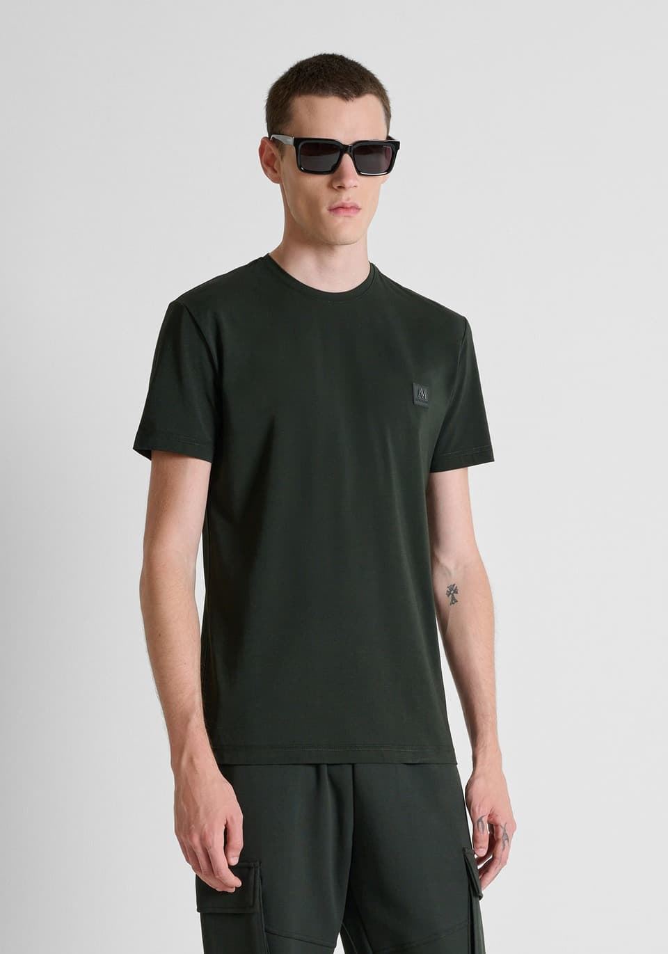 Camiseta Antony Morato Bosque Verde Super Slim MMKS02731 FA120033 4082 - Imagen 2