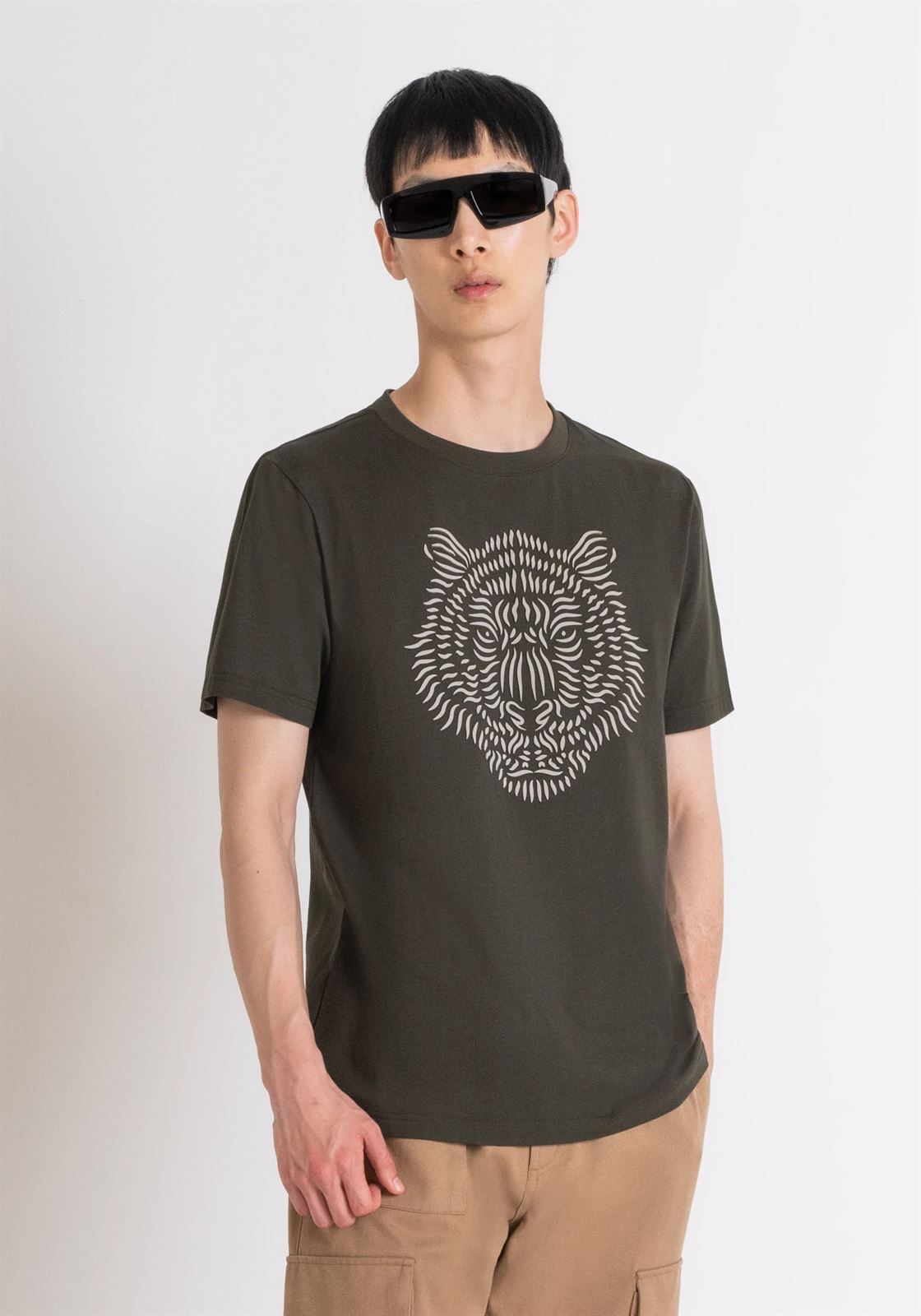 Camiseta Antony Morato MMKS02452 FA100240 4075 verde militar - Imagen 1