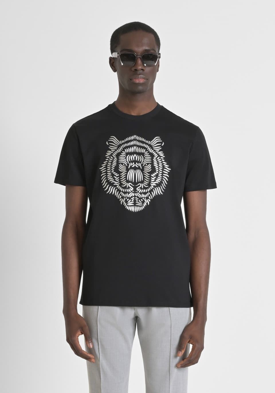 Camiseta Antony Morato MMKS02482 FA100240 9000 negro - Imagen 1