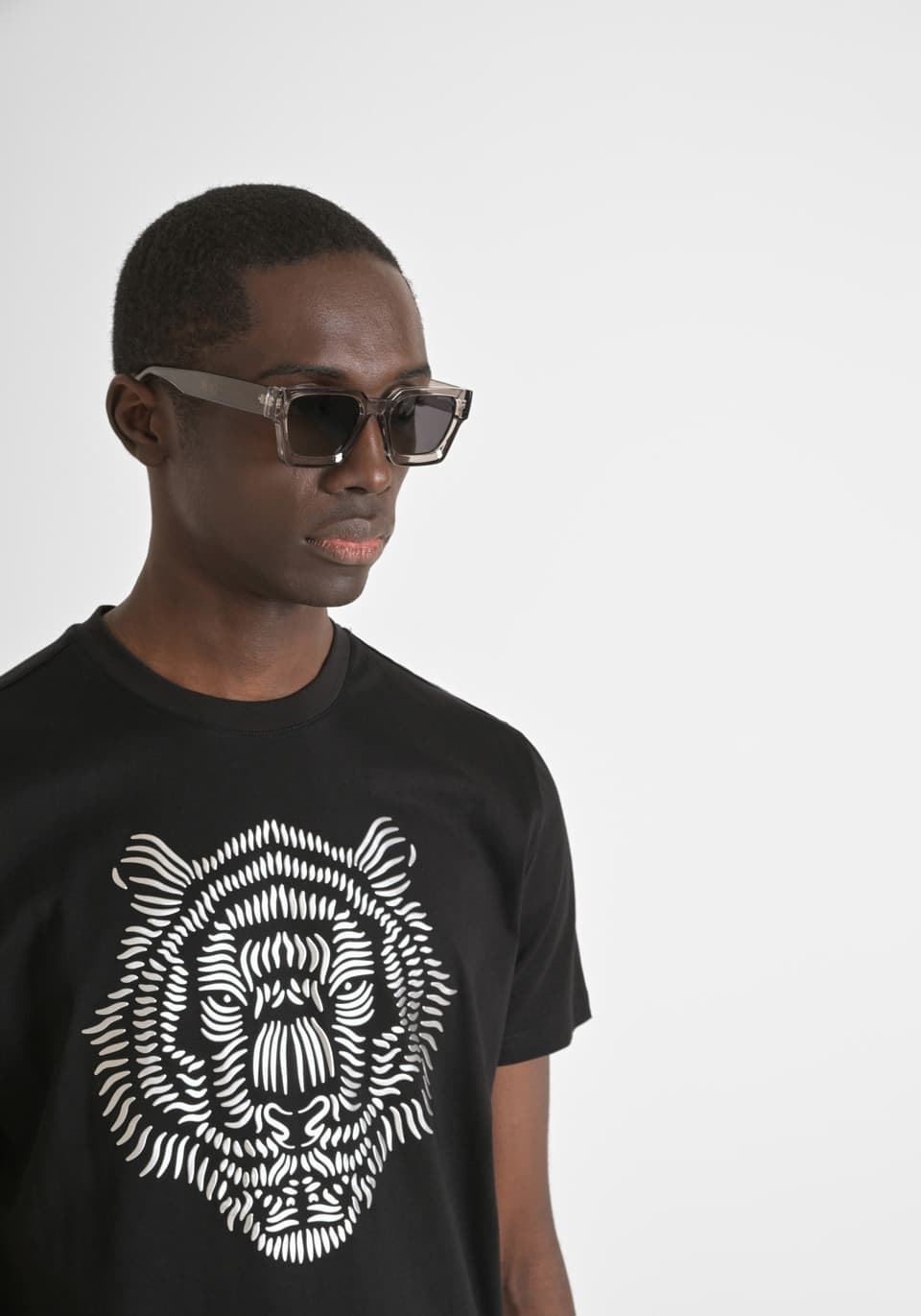 Camiseta Antony Morato MMKS02482 FA100240 9000 negro - Imagen 3
