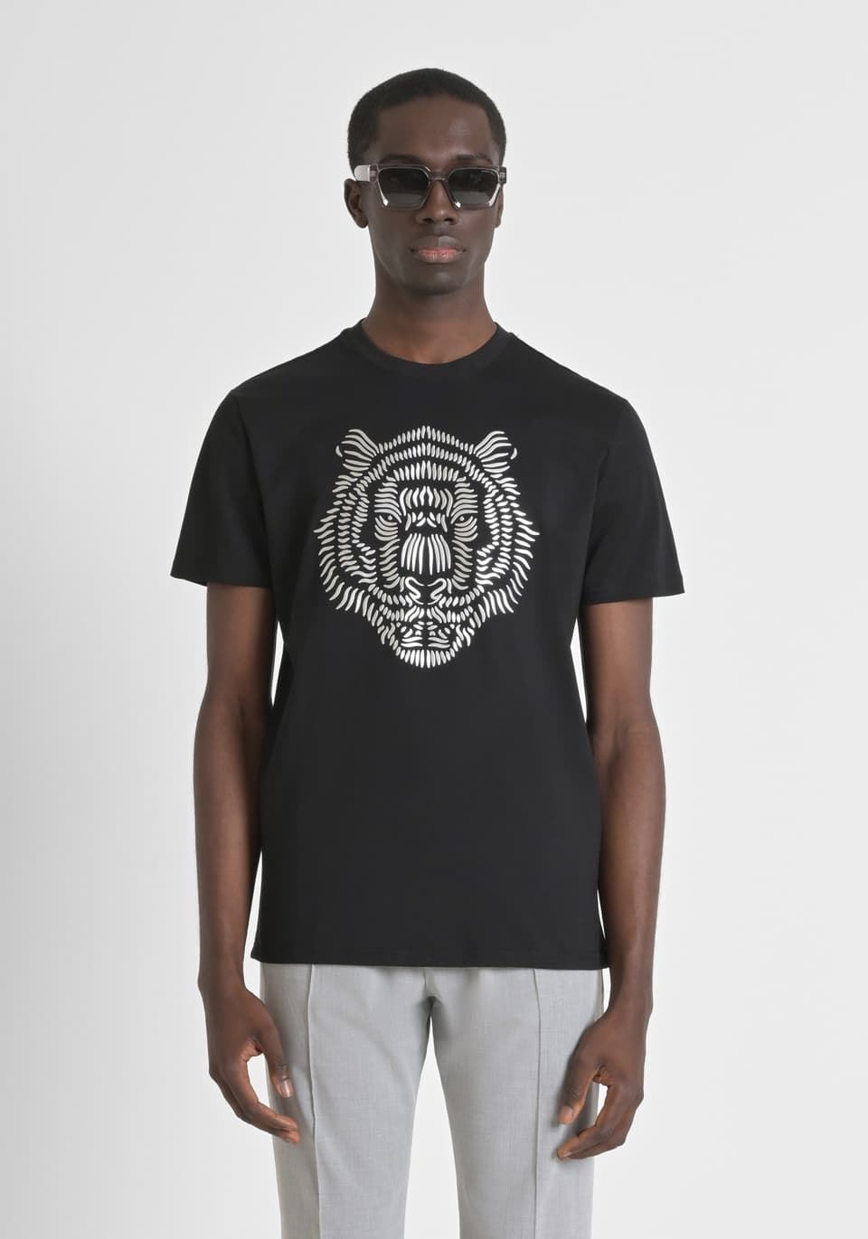 Camiseta Antony Morato MMKS02482 FA100240 9000 negro - Imagen 1