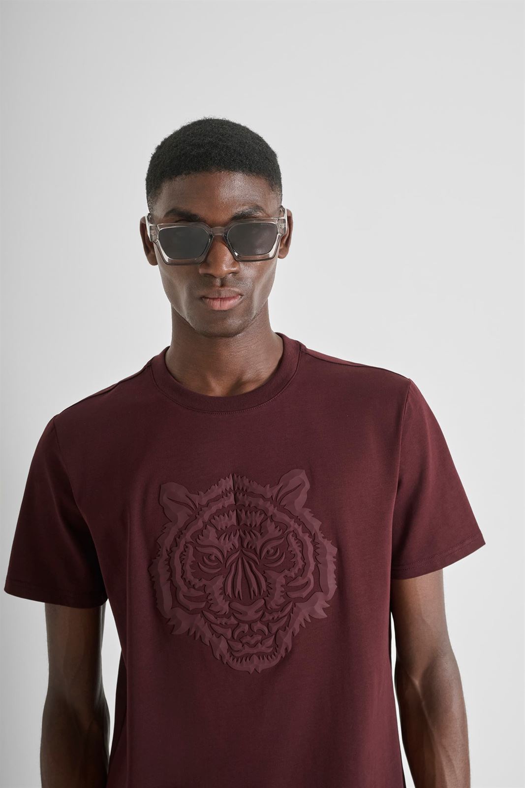 Camiseta Antony Morato Regular Fit Cereza Oscura MMKS02552 FA100258 5105 - Imagen 3
