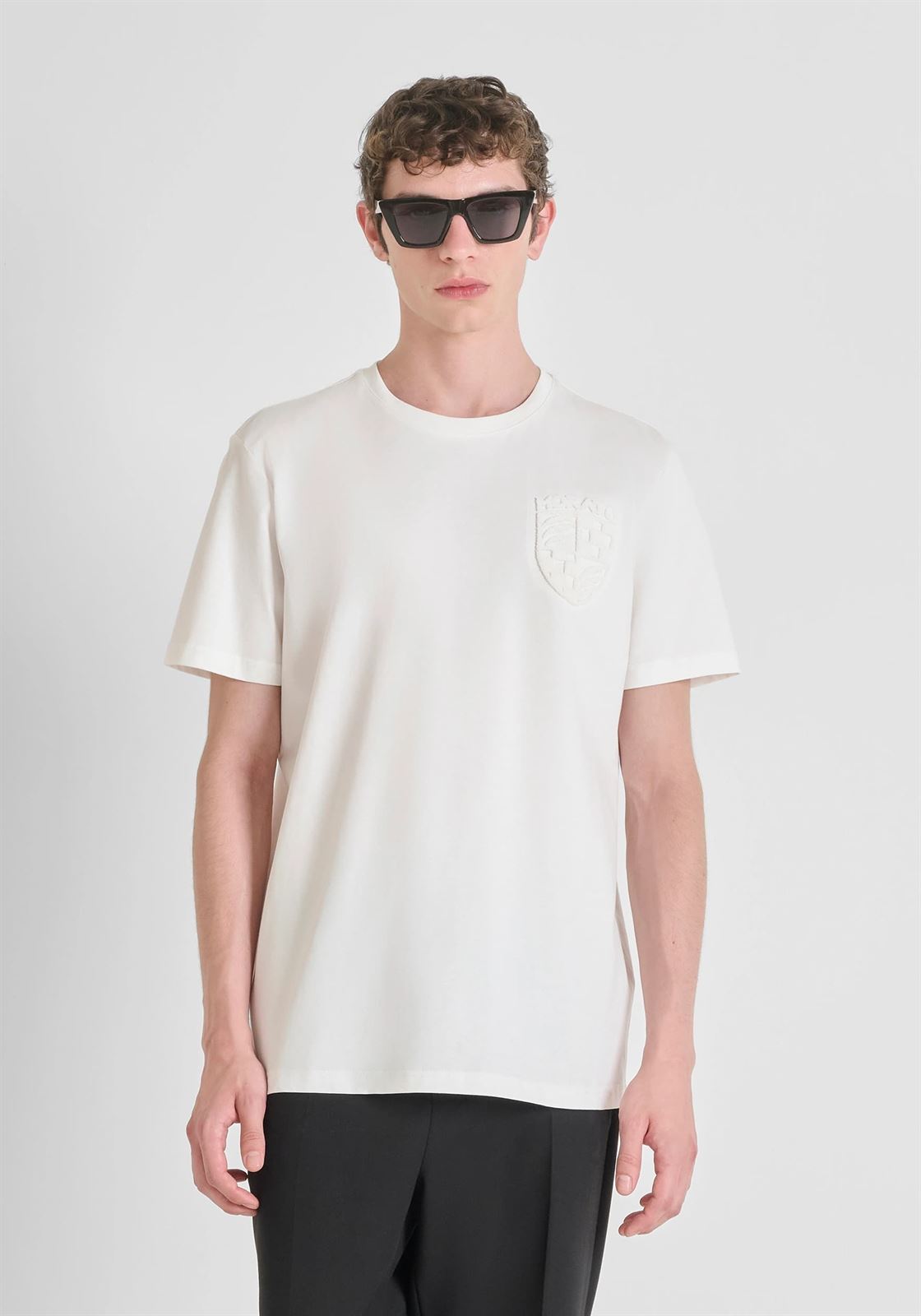 Camiseta Antony Morato Regular Fit Crema MMKS02557 FA100240 1011 - Imagen 1