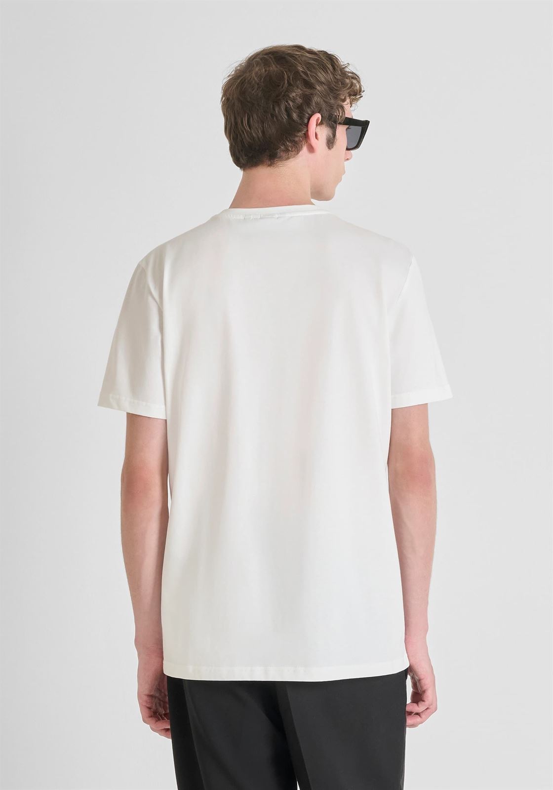 Camiseta Antony Morato Regular Fit Crema MMKS02557 FA100240 1011 - Imagen 2