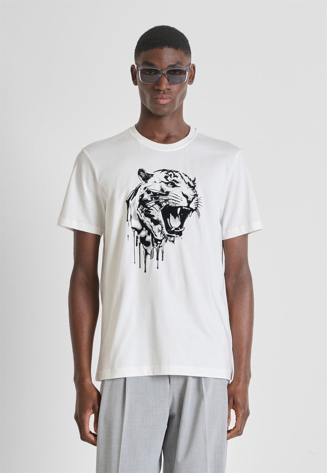 Camiseta Antony Morato Regular Fit Crema MMKS02619 FA100144 1011 - Imagen 1