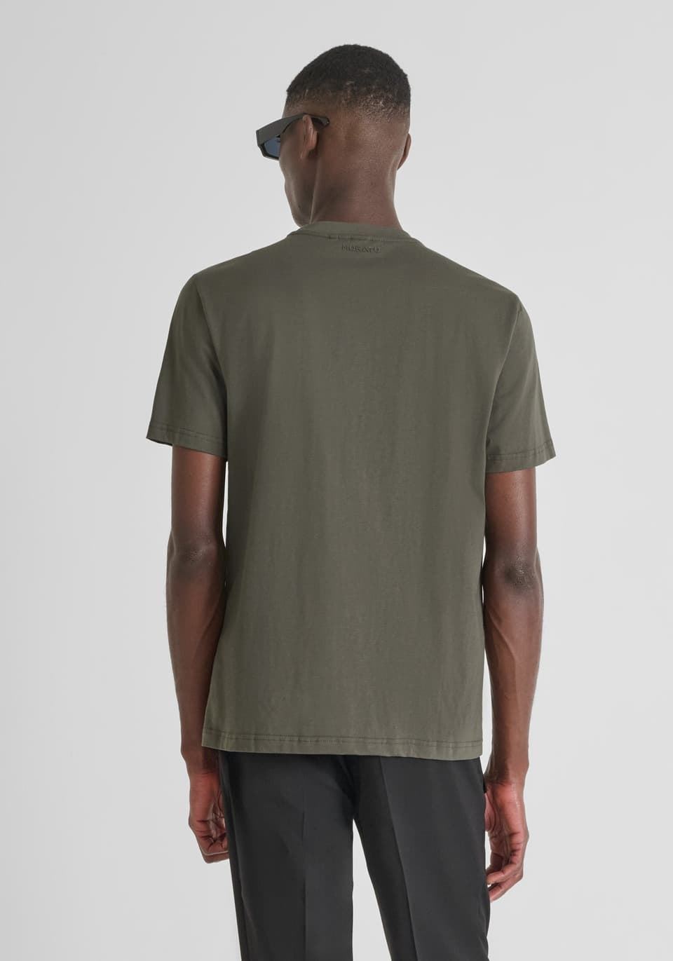 Camiseta Antony Morato Regular fit Dark Army MMKS02561 FA100240 4089 - Imagen 2