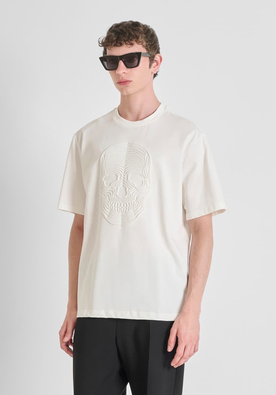 Camiseta Antony Morato Relaxed Fit crema MMKS02544 FA100239 1011 - Imagen 2