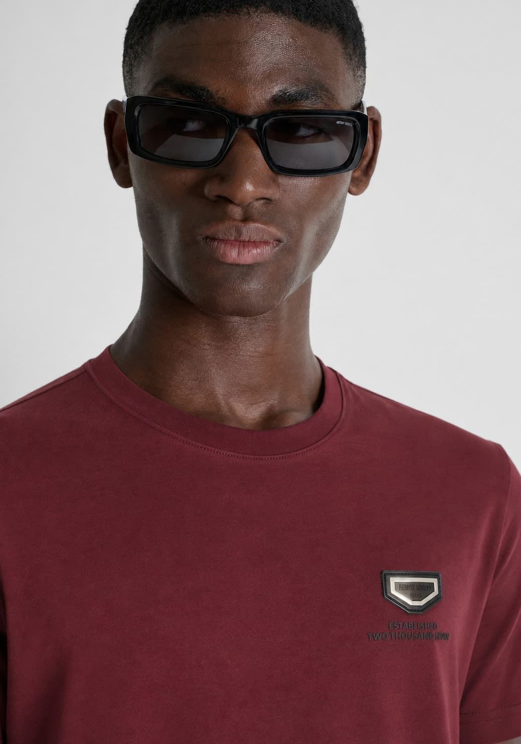 Camiseta Antony Morato Relaxed Fit Vino Tinto MMFS02690 FA100258 5109 - Imagen 3