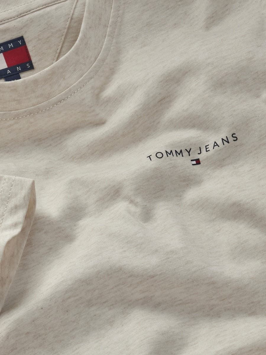 Camiseta Beige Tommy Jeans Beige Oat Marl Htr Slim Linear Chest Tee Ext DM0DM21188AE3 - Imagen 4