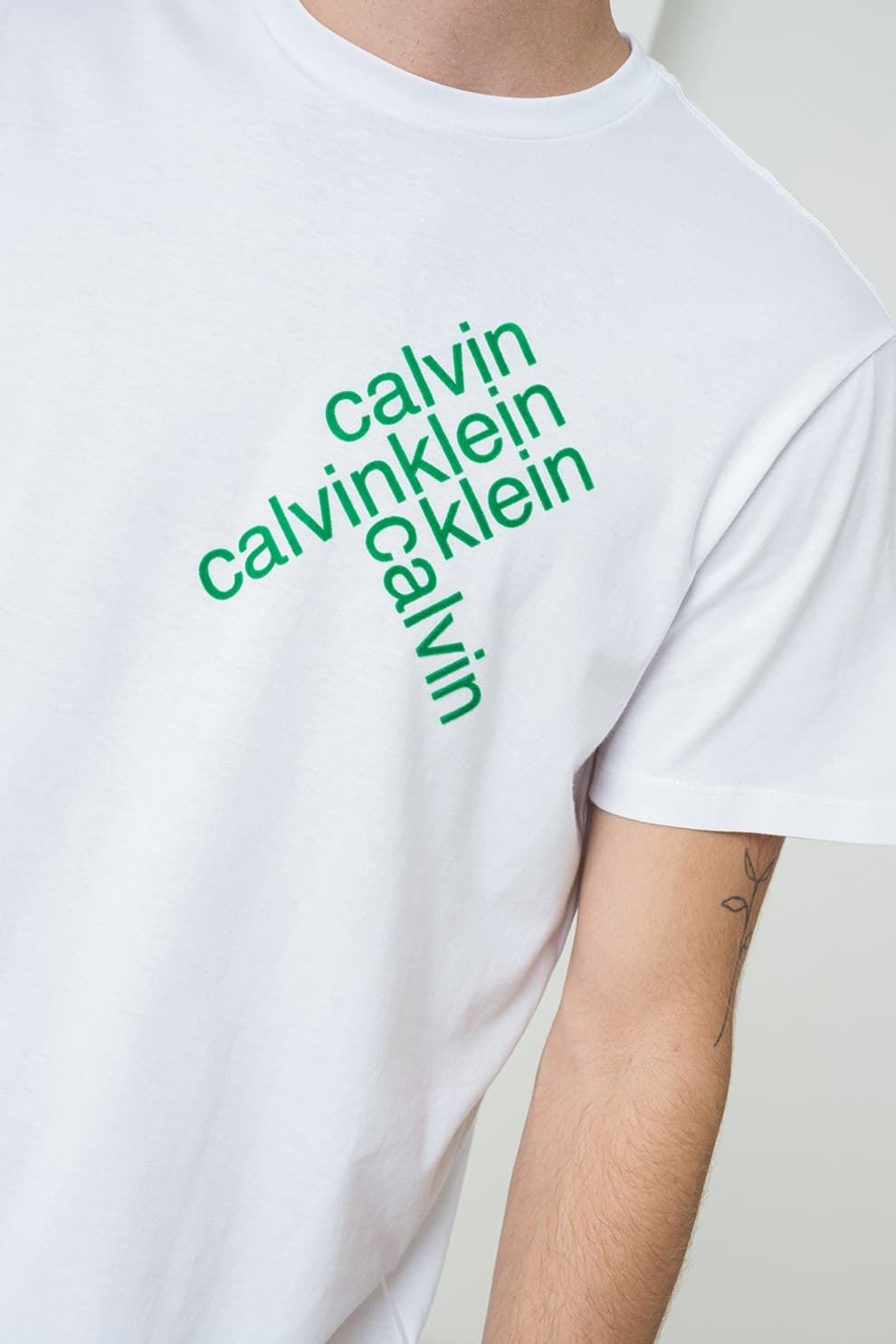 Camiseta Calvin Klein Brillian White LV04RC832G YAA - Imagen 5