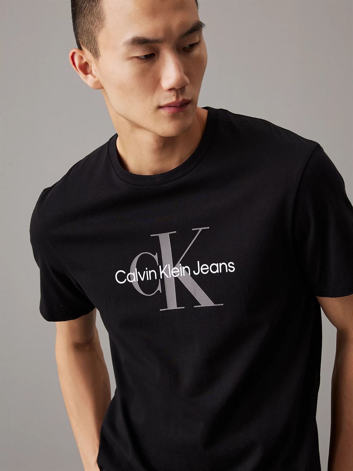 Camiseta Calvin Klein Jeans 00040EM286 UB1 negro - Imagen 3