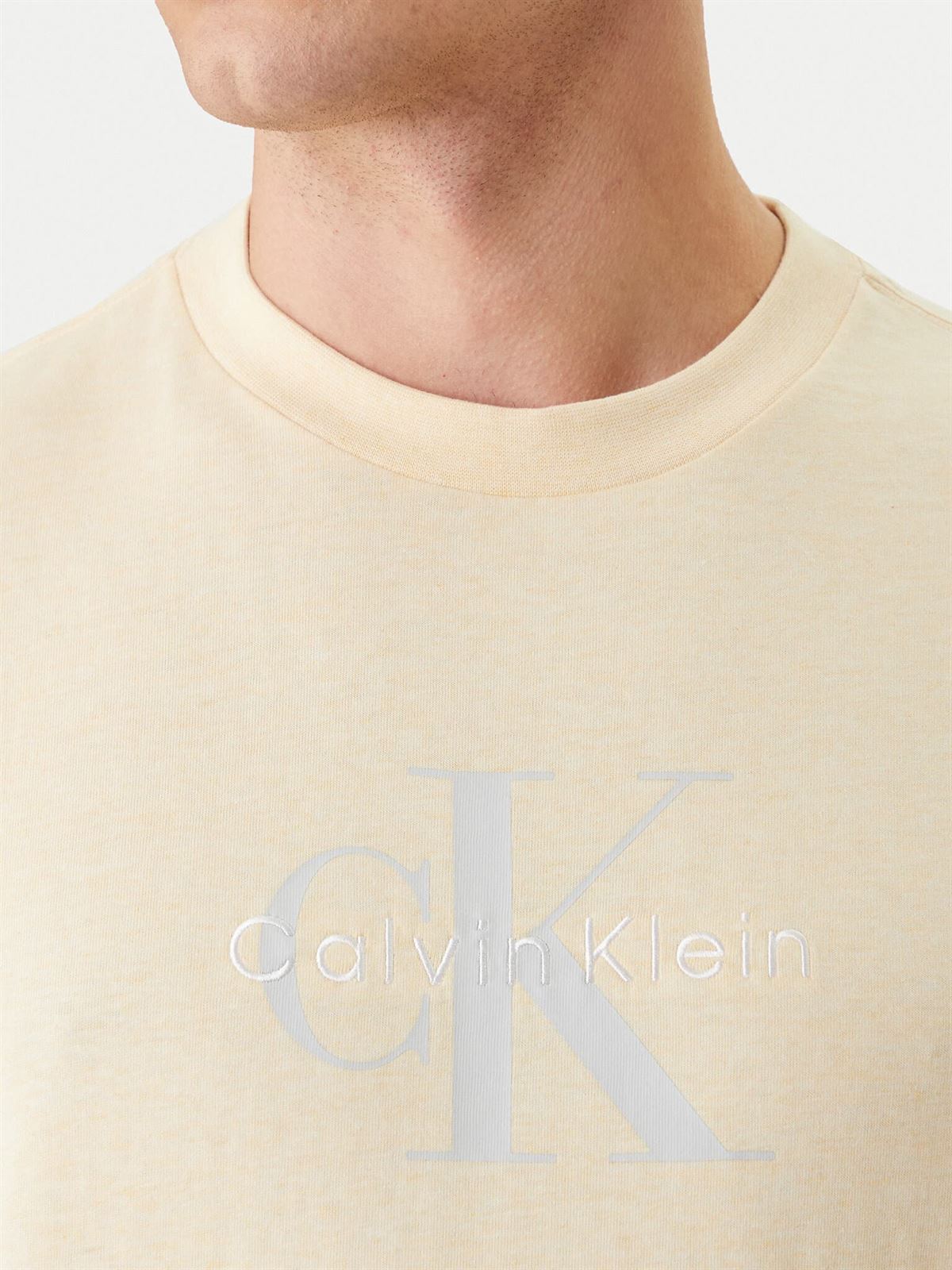 Camiseta CALVIN KLEIN JEANS LV04RB862G CEQ Hero Monologo Tee yellow heather - Imagen 4