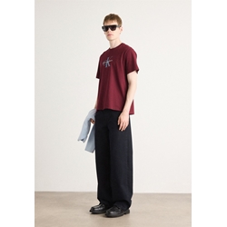 Camiseta Calvin Klein Moroccan Brown LV04RB862G GR9 - Imagen 2