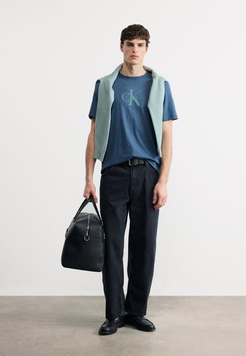 Camiseta Calvin Klein SS Hero Monogolo Nearly Navy LV04RB862G R9F - Imagen 2