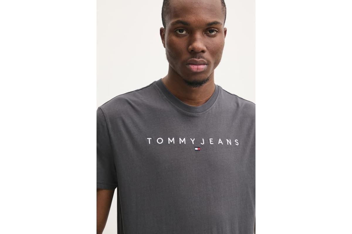 Camiseta Gris Oscuro Tommy Jeans Tjm Reg Linear Logo - Imagen 5