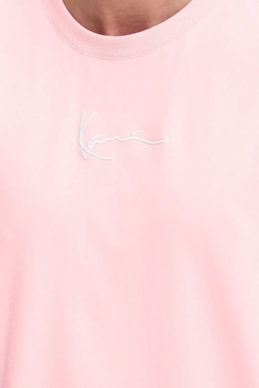 Camiseta Karl Kani Small Signature Esse 60300337 pink - Imagen 4