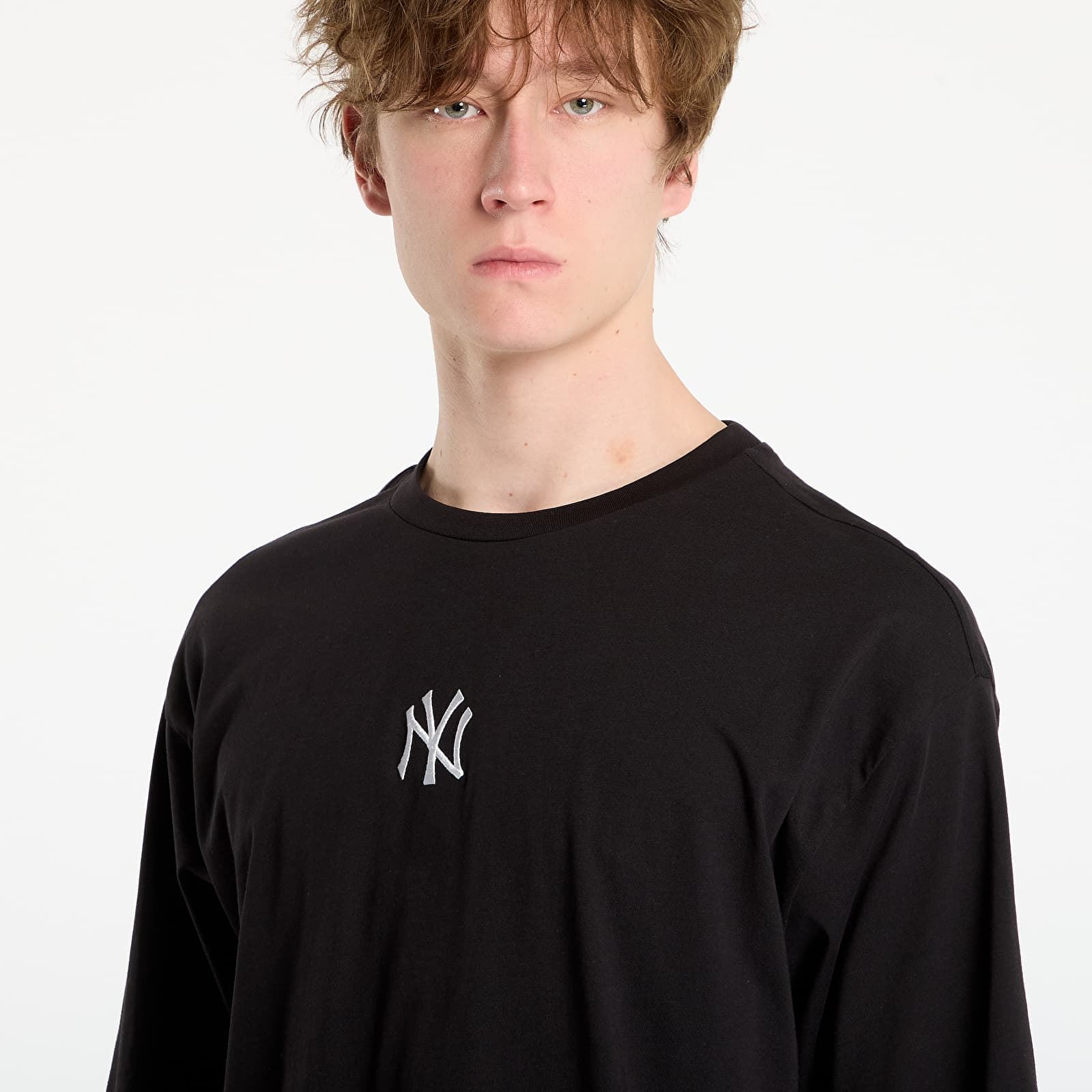 Camiseta New Era Oversized New York Yankees Essential Black 60675746 - Imagen 3