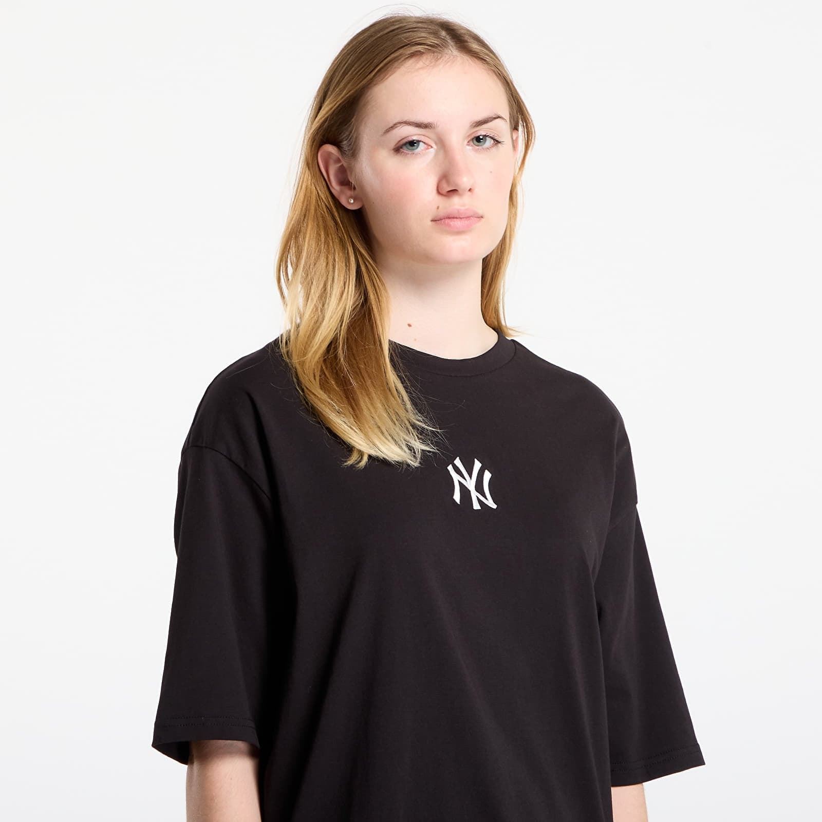 Camiseta New Era Oversized New York Yankees Essential Black 60675746 - Imagen 4