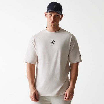 Camiseta New Era Oversized New York Yankees MLB League Essentil Beige 60675747 - Imagen 1