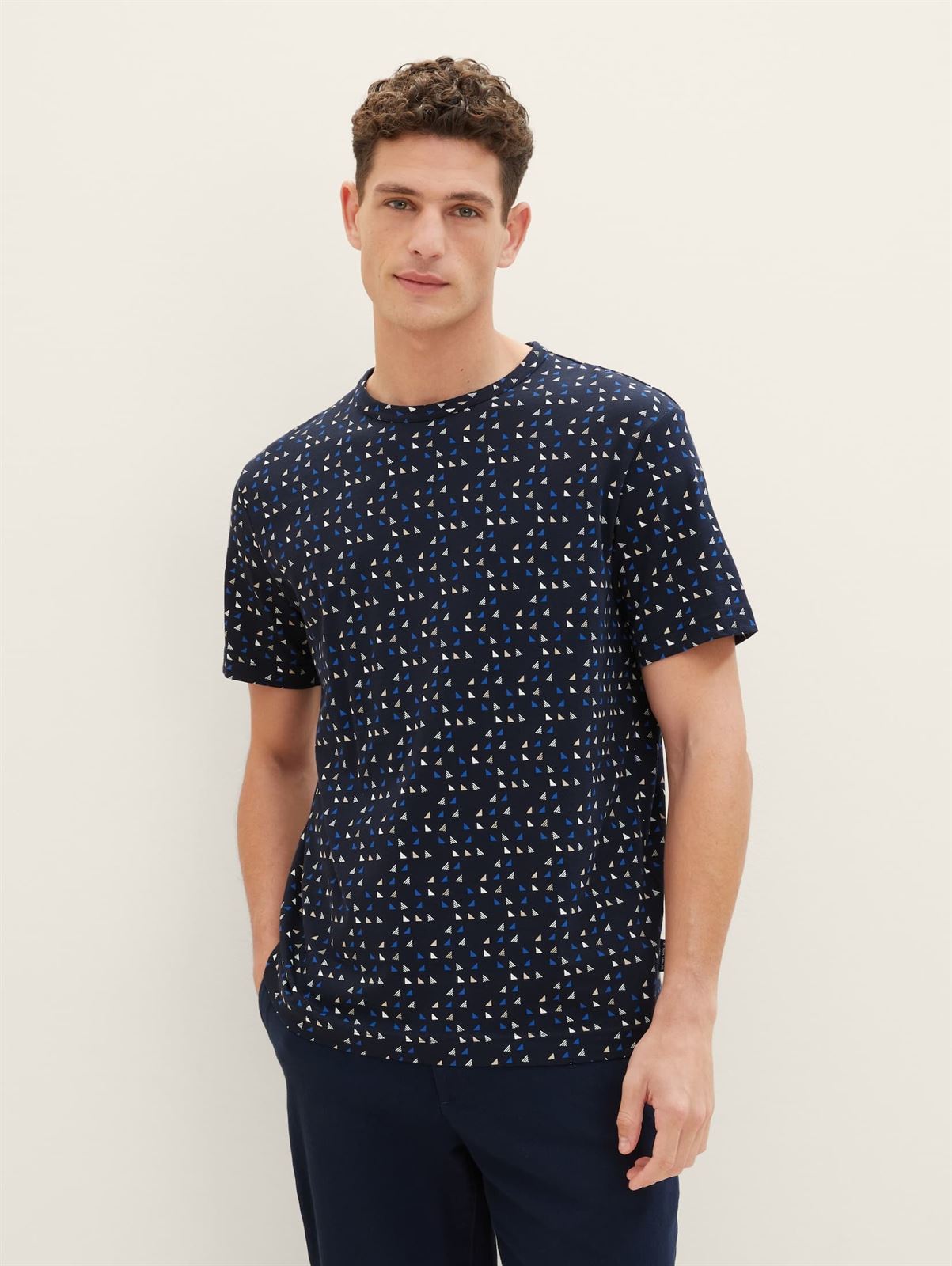 Camiseta TOM TAILOR 1040830 34613 PRINTED NAVY SPORTY TRIANGLE DESING - Imagen 1