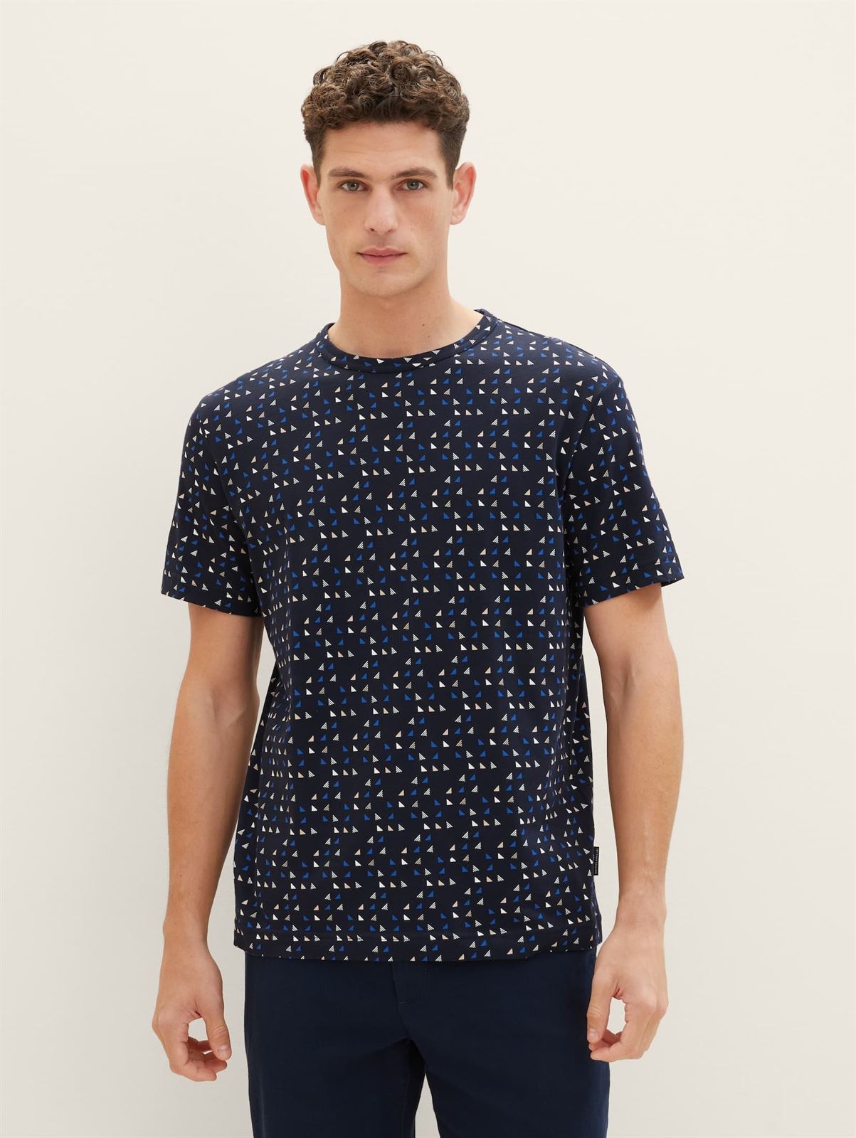 Camiseta TOM TAILOR 1040830 34613 PRINTED NAVY SPORTY TRIANGLE DESING - Imagen 3