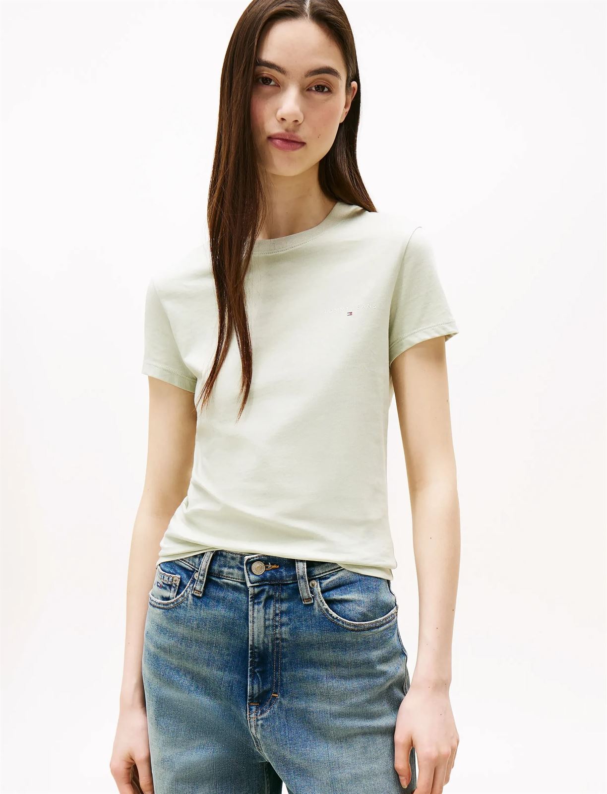 Camiseta Tommy Jans Misty Sage Tjw Slim Linear SS Tee DW0DW21164 M1C - Imagen 1