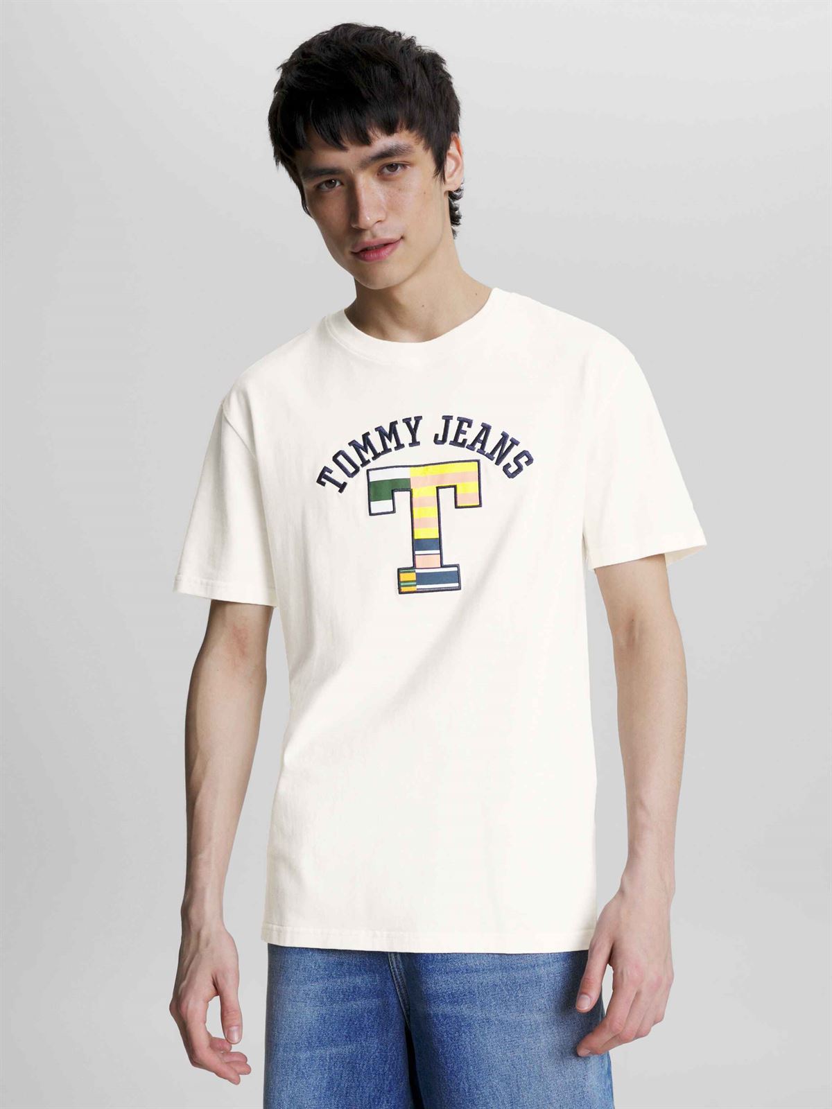 Camiseta TOMMY JEANS DM0DM16837 YBH ancient white - Imagen 7