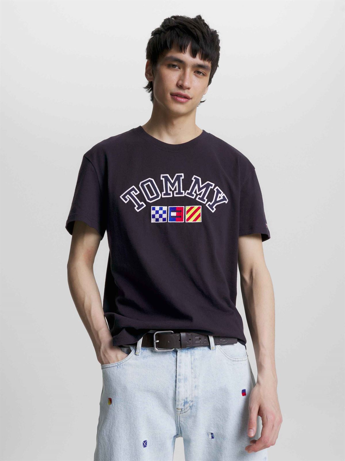 Camiseta TOMMY JEANS DM0DM16846 DW5 desert sky - Imagen 3