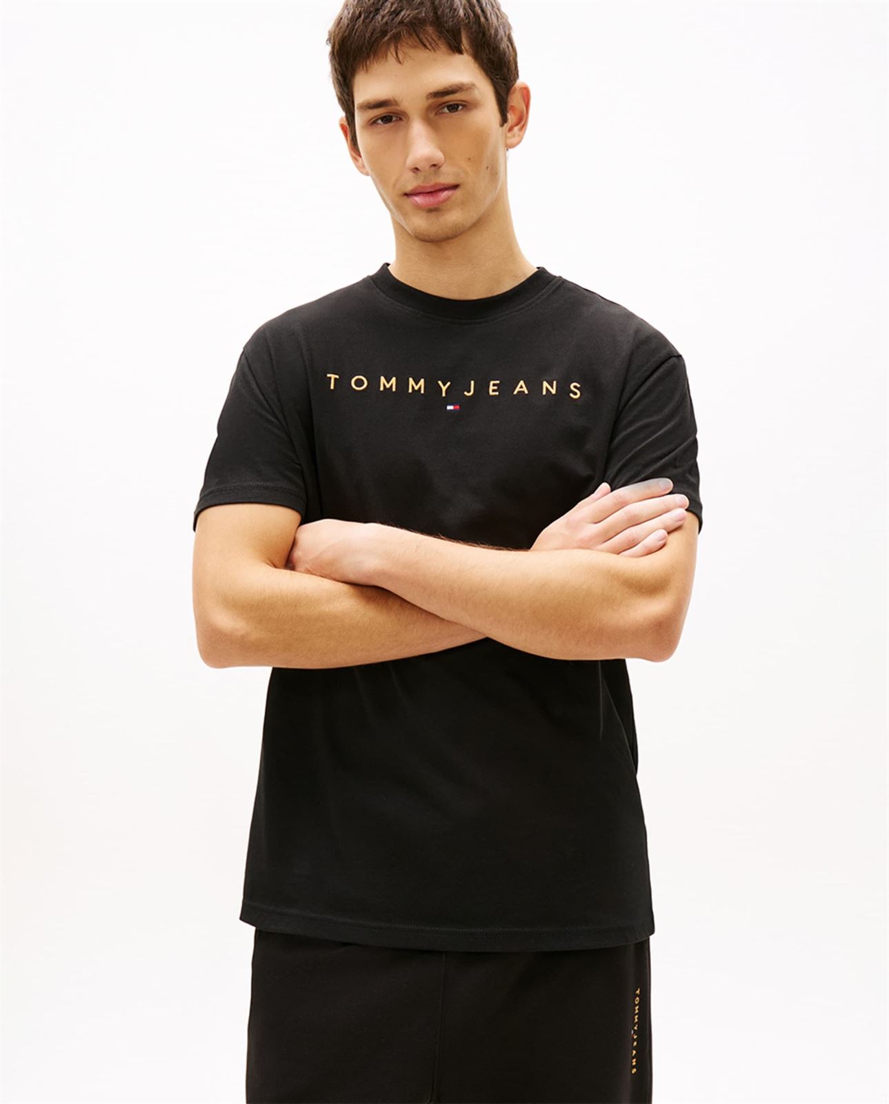 Camiseta TOMMY JEANS DM0DM20744 SEV Black/Fadded Sun Kiss - Imagen 1