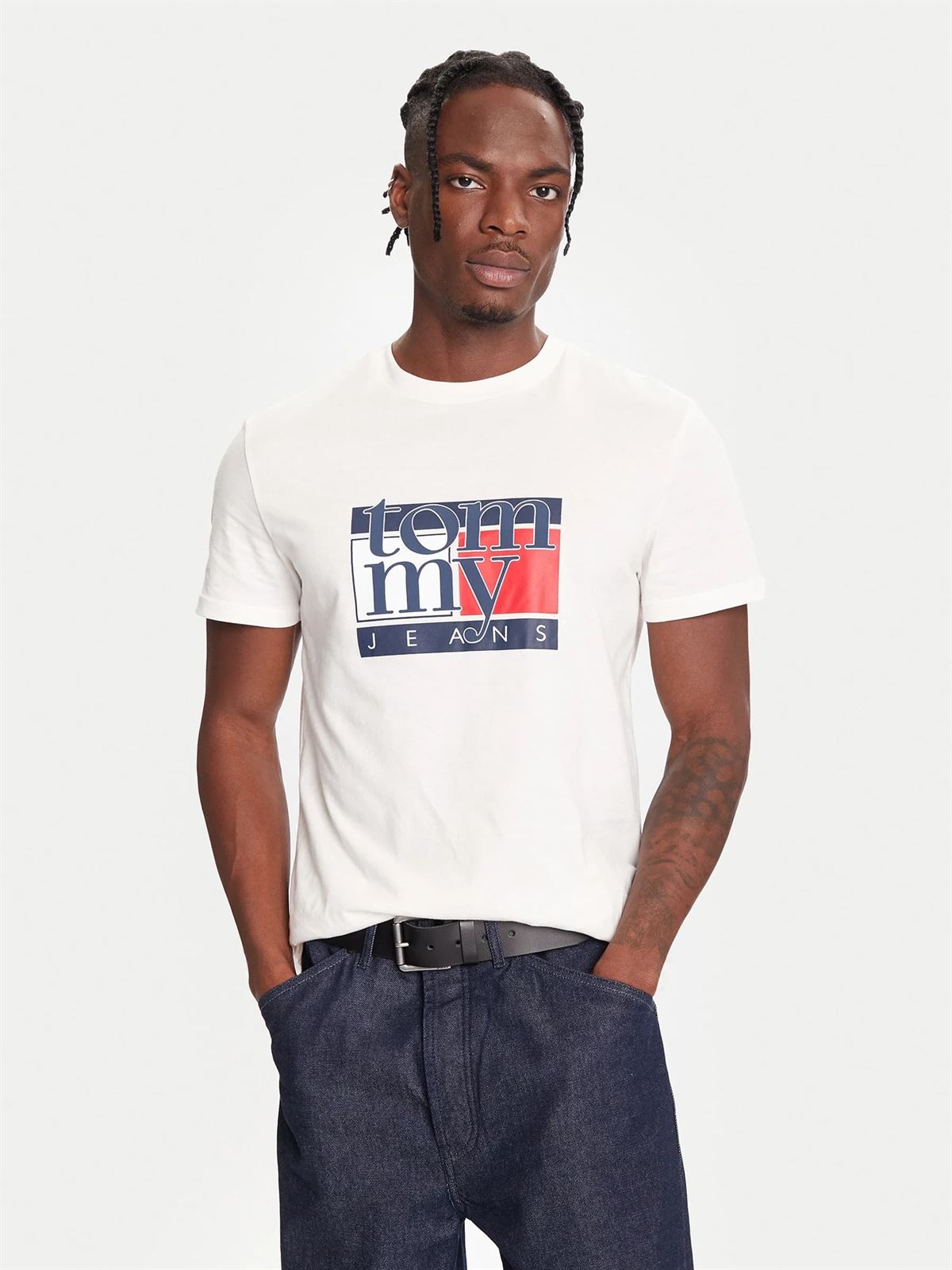Camiseta TOMMY JEANS DM0DM21977 YBH ancient white - Imagen 1