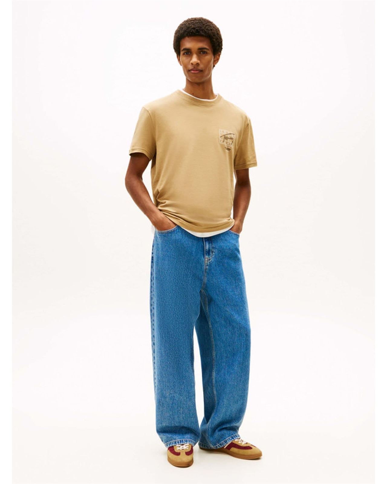 Camiseta TOMMY JEANS DM0DM22319 AEN Dark dune - Imagen 2