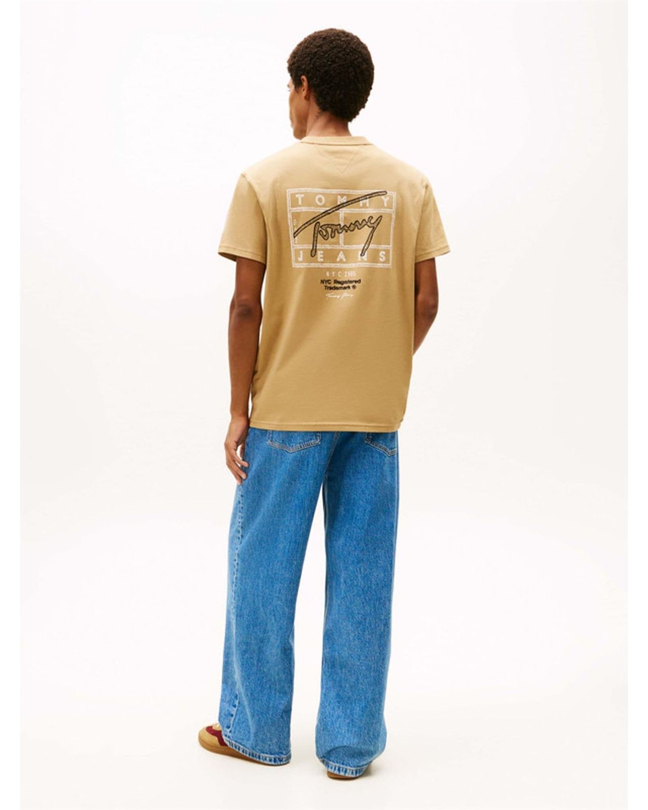 Camiseta TOMMY JEANS DM0DM22319 AEN Dark dune - Imagen 3