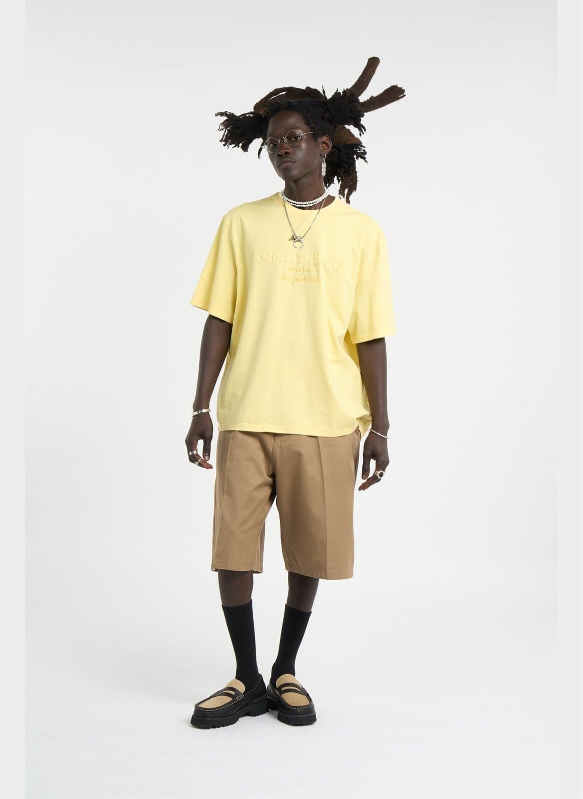 Camiseta Tommy Jeans DM0DM22545 ZF0 CITRONELLA - Imagen 2