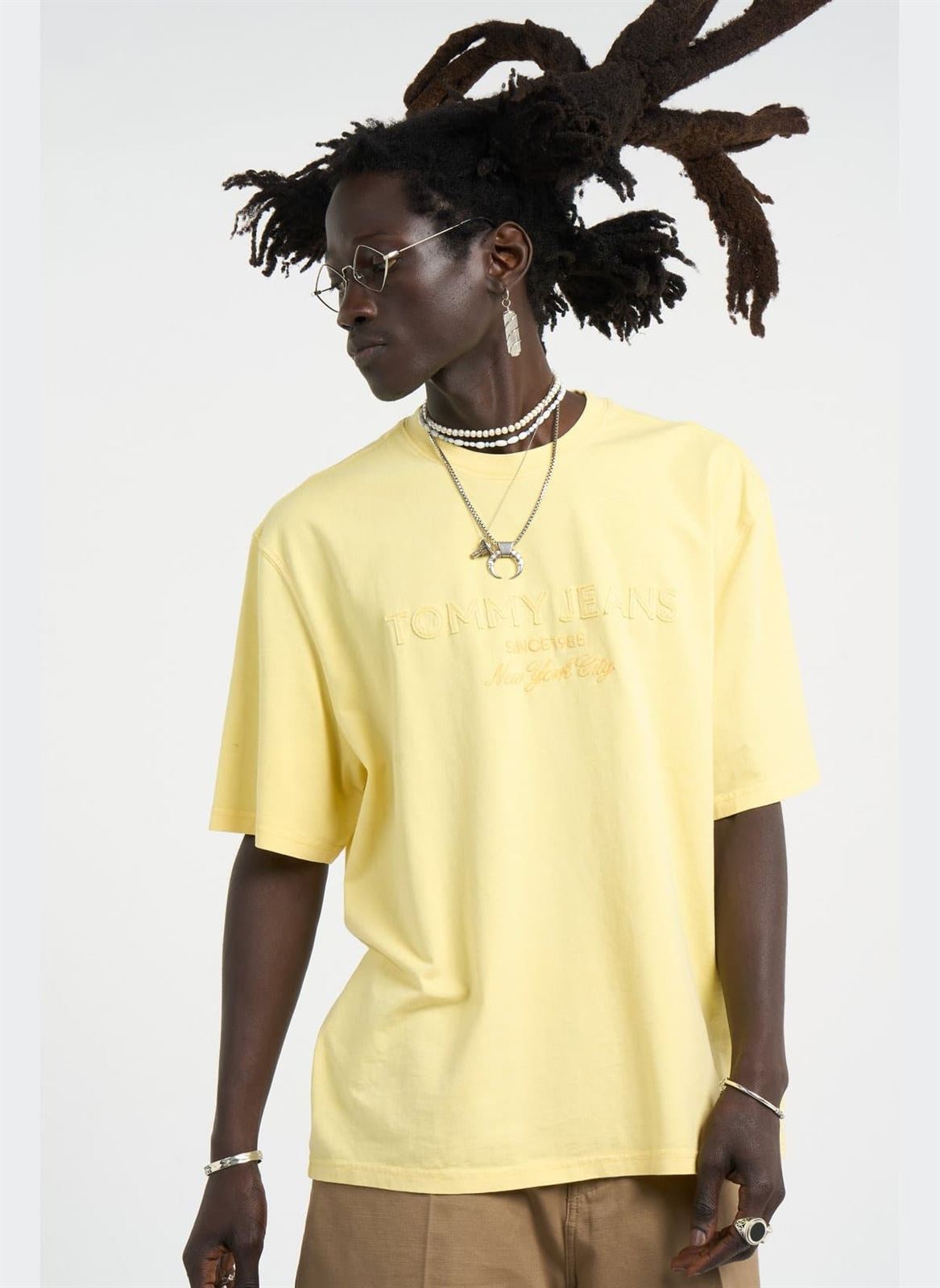 Camiseta Tommy Jeans DM0DM22545 ZF0 CITRONELLA - Imagen 3