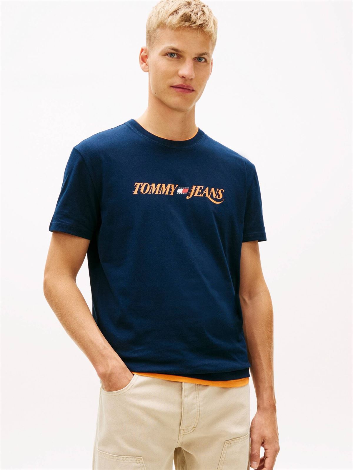 Camiseta TOMMY JEANS DM0DM22548 C1G dark night navy - Imagen 1