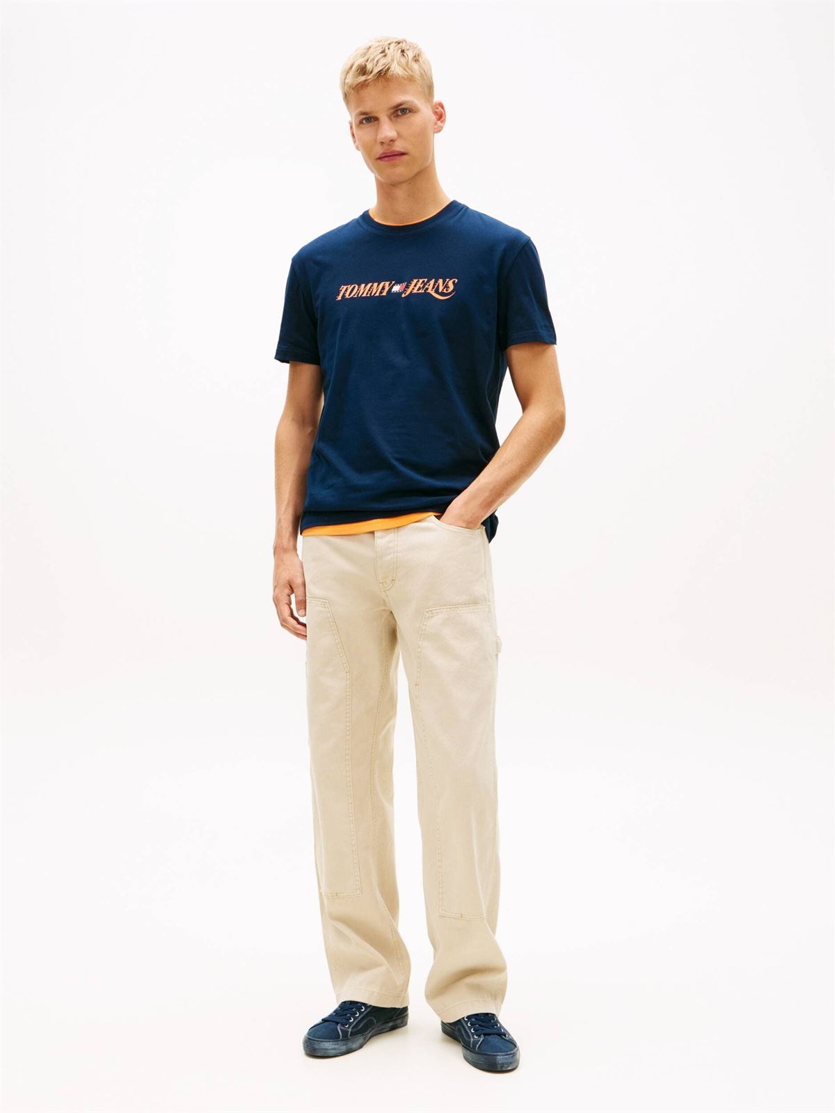 Camiseta TOMMY JEANS DM0DM22548 C1G dark night navy - Imagen 2
